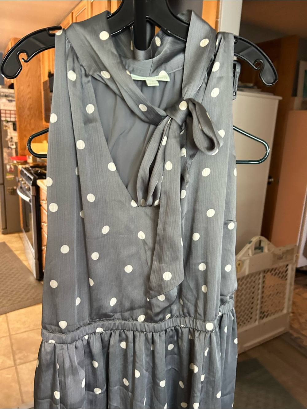 Sleeveless Polka Dot Tie-Neck Midi Dress - Gray/White